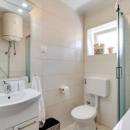 Сasa de vacaciones Zoro Mit Schoenen Garten Und Privatem Pool Pazin