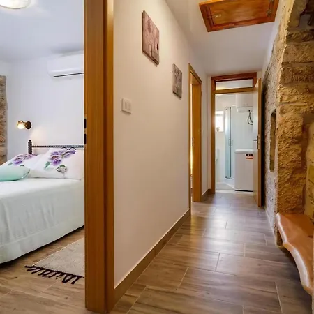 Сasa de vacaciones Zoro Mit Schoenen Garten Und Privatem Pool Pazin