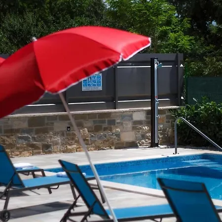 Zoro Mit Schoenen Garten Und Privatem Pool 別荘