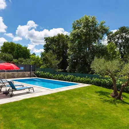 Zoro Mit Schoenen Garten Und Privatem Pool 別荘 パジン